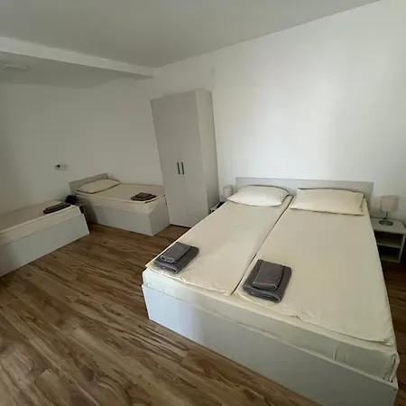 Milutinn-jabuka Apartment